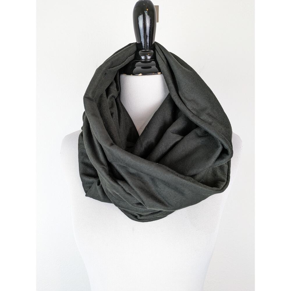 Beyond Yoga Infinity Scarf Classic Zip Pocket Activewear Yoga Charcoal Gray